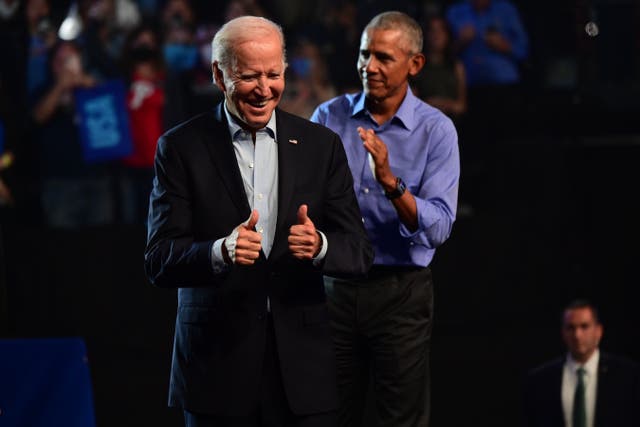 <p>President Joe Biden (L) is copying notes from former U.S. President Barack Obama (R) when it comes to immigration. (Photo by Mark Makela/Getty Images)</p>