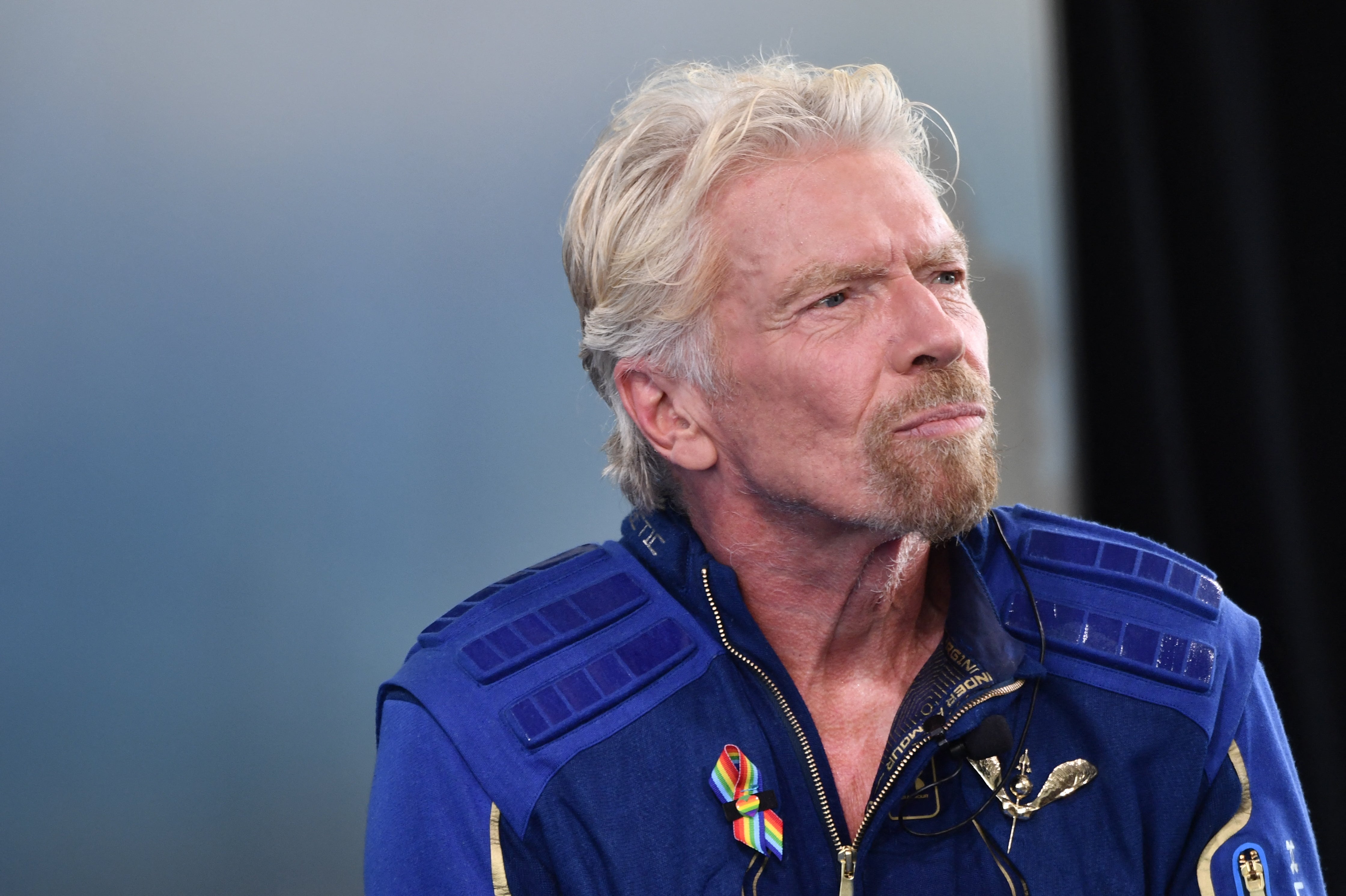 Richard Branson, na foto, é o CEO do Virgin Group, que controla mais de 400 empresas.  Sua empresa de satélites Virgin Orbit entrou com pedido de falência e encerrou as operações no ano passado.