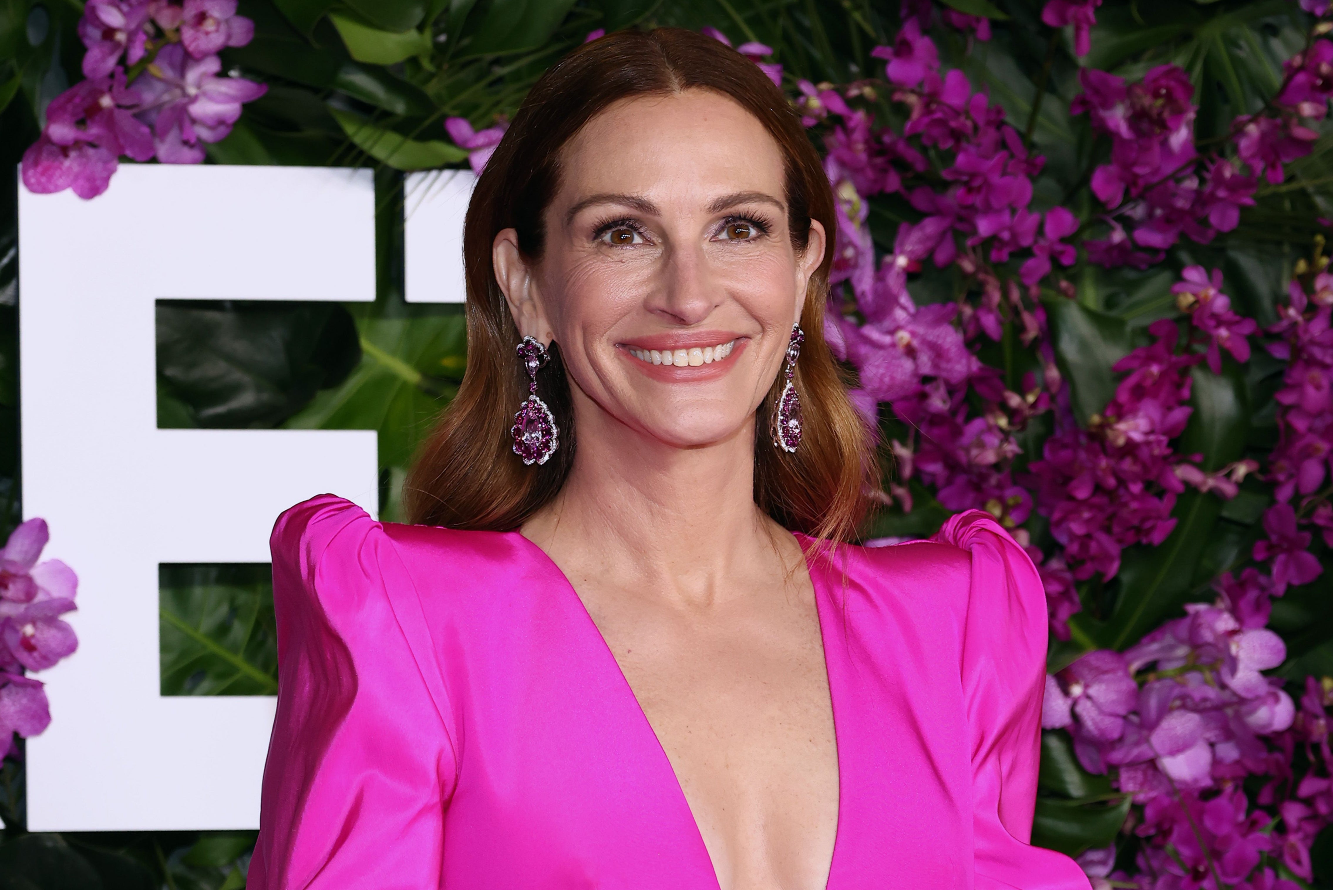 Julia Roberts attends the premiere of Ticket To Paradise on October 17, 2022