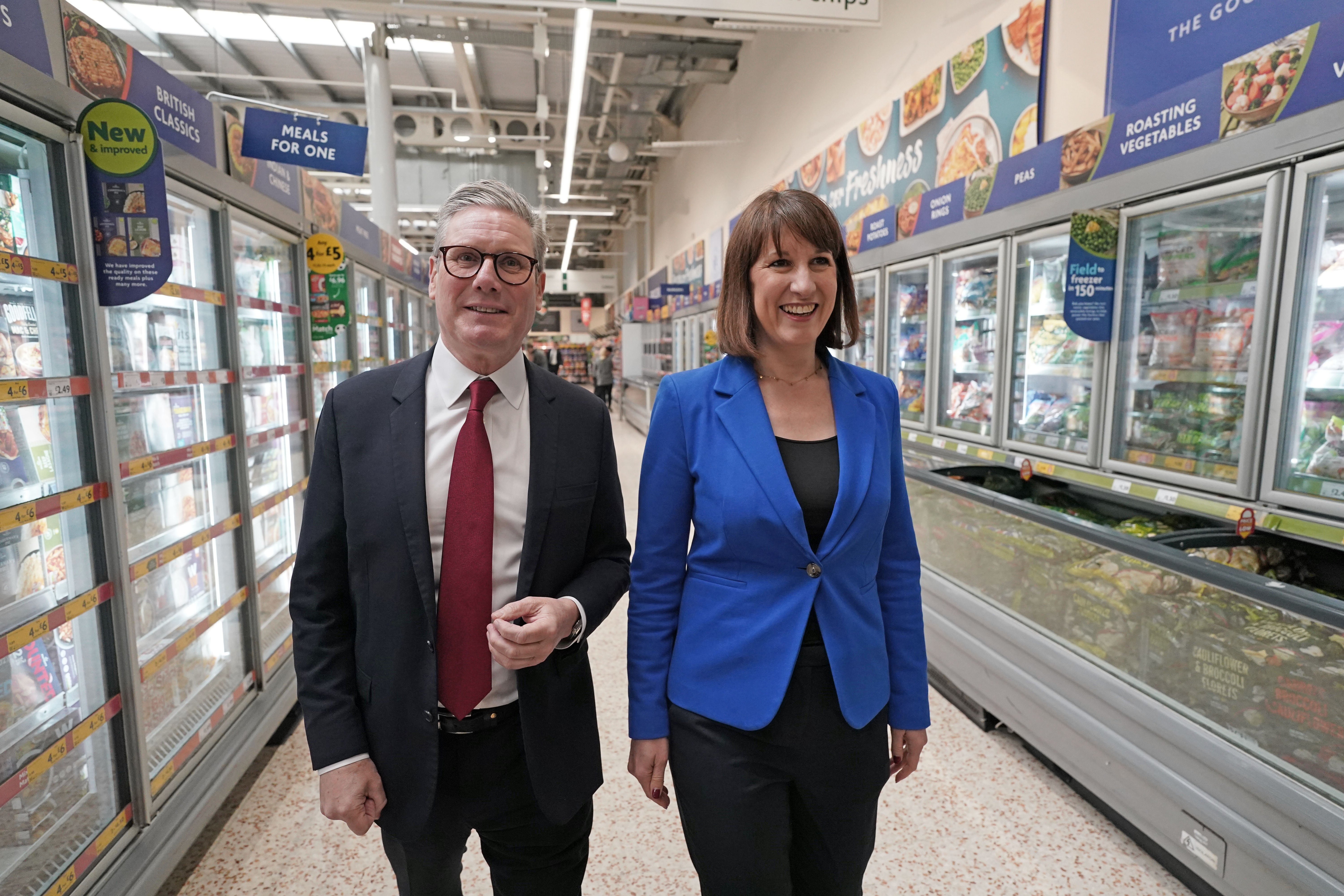 Labor Party leader Sir Keir Starmer and shadow chancellor Rachel Reeves during a visit to Morrisons in Wiltshire