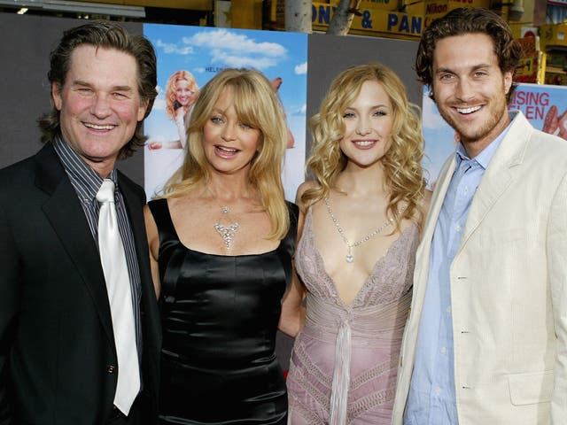 <p>Actor Kurt Russell, his partner, actress Goldie Hawn, and her children, actress Kate Hudson and actor Oliver Hudson, attend the film premiere of the romantic comedy “Raising Helen” on 26 May, 2004 </p>