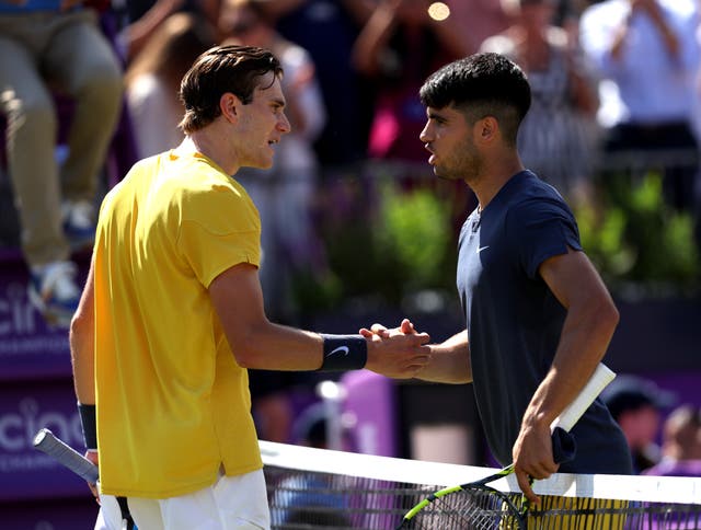 <p>Jack Draper is congratulated by Carlos Alcaraz</p>