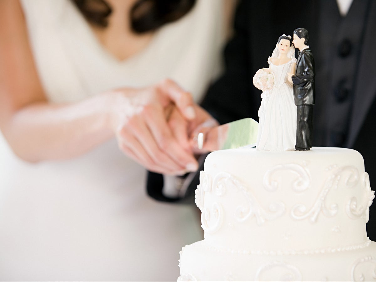 Bride sparks debate after hosting black tie wedding that’s only serving ‘light snacks’