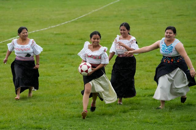 ECUADOR MUJERES-INDÍGENAS