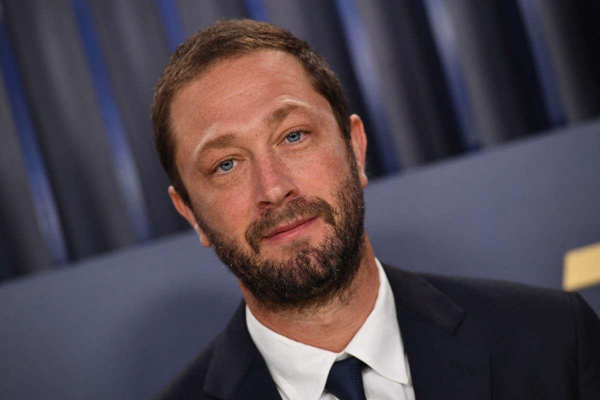 The Bear’s Ebon MossBachrach says fans calling him ‘cousin’ can be