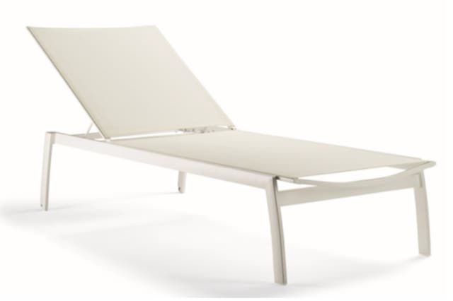 <p>Some 70,000 aluminium lounge chairs have been recalled by manufacturer Cinmar, following reports of serious customer injuries </p>