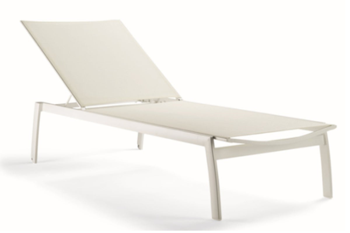 70,000 lounge chairs recalled due to finger amputation risk