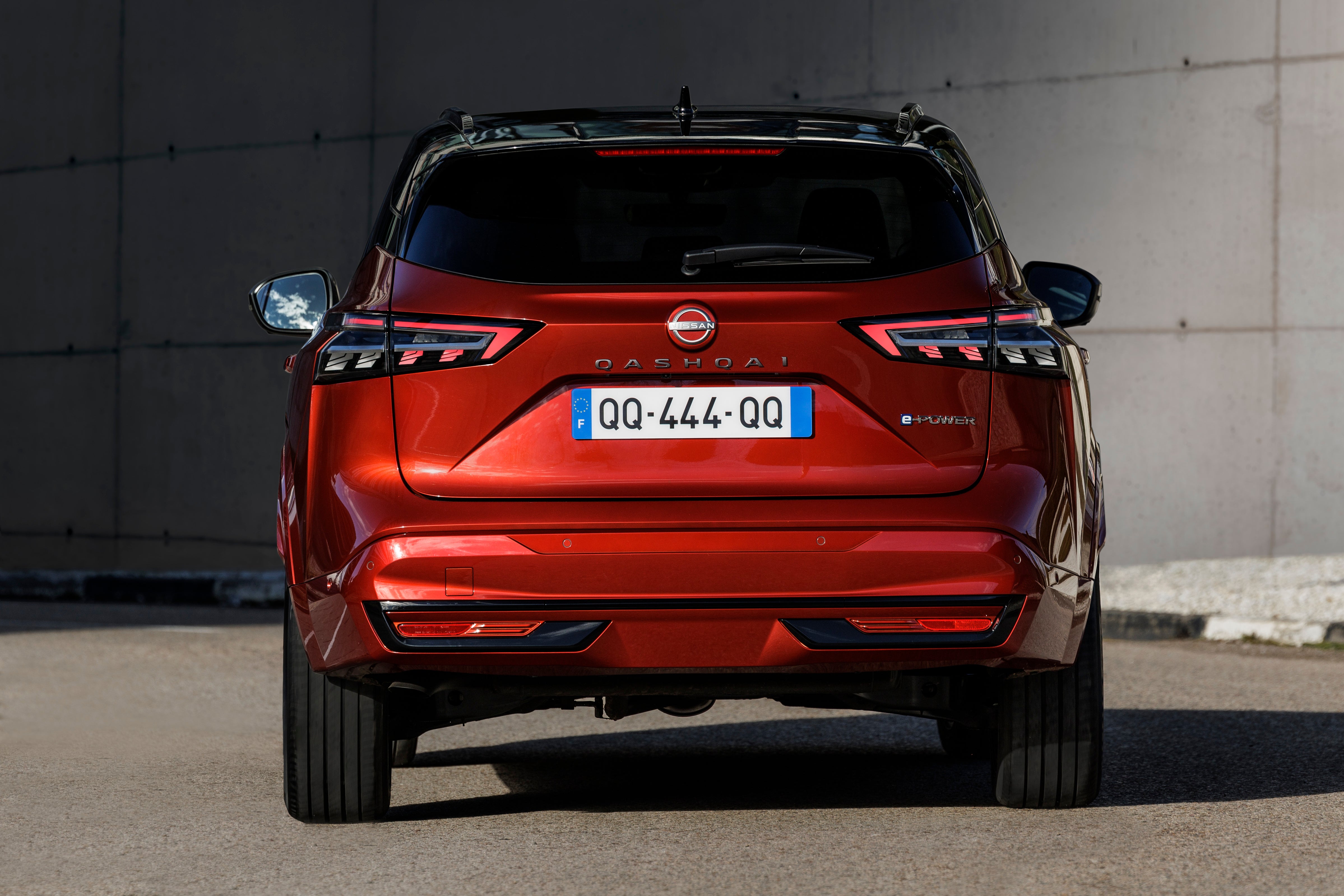 A hands-free auto-open electric tailgate increases the Qashqai's everyday usability