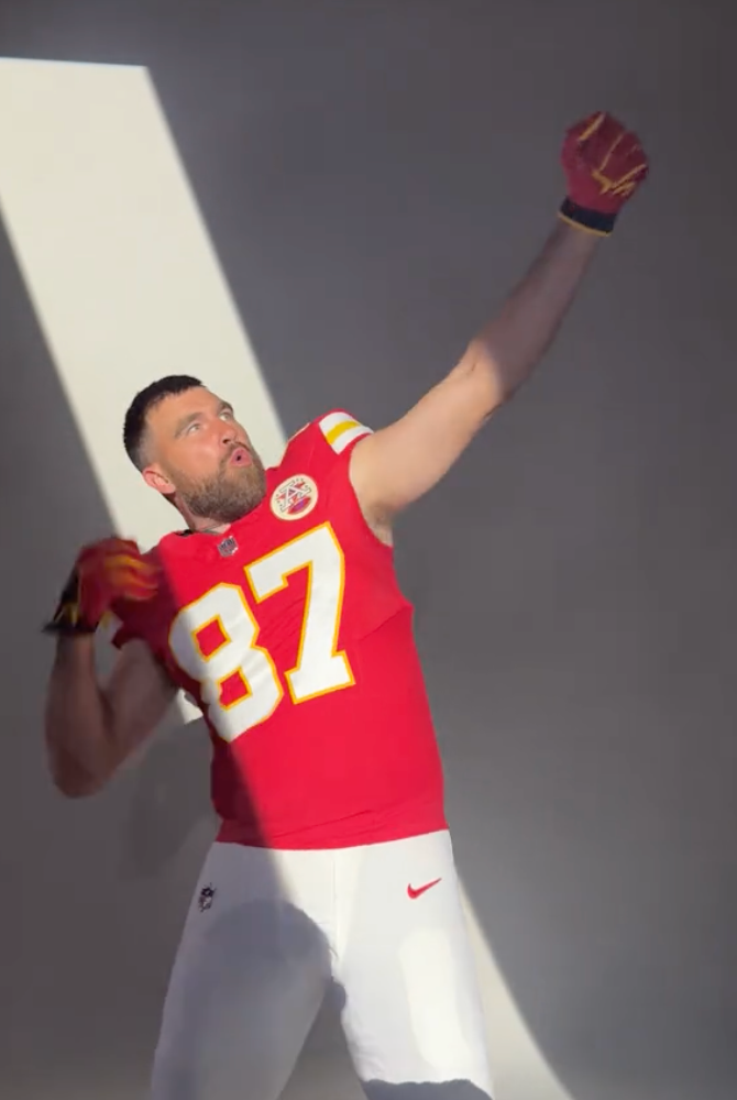 Kelce does his archer move