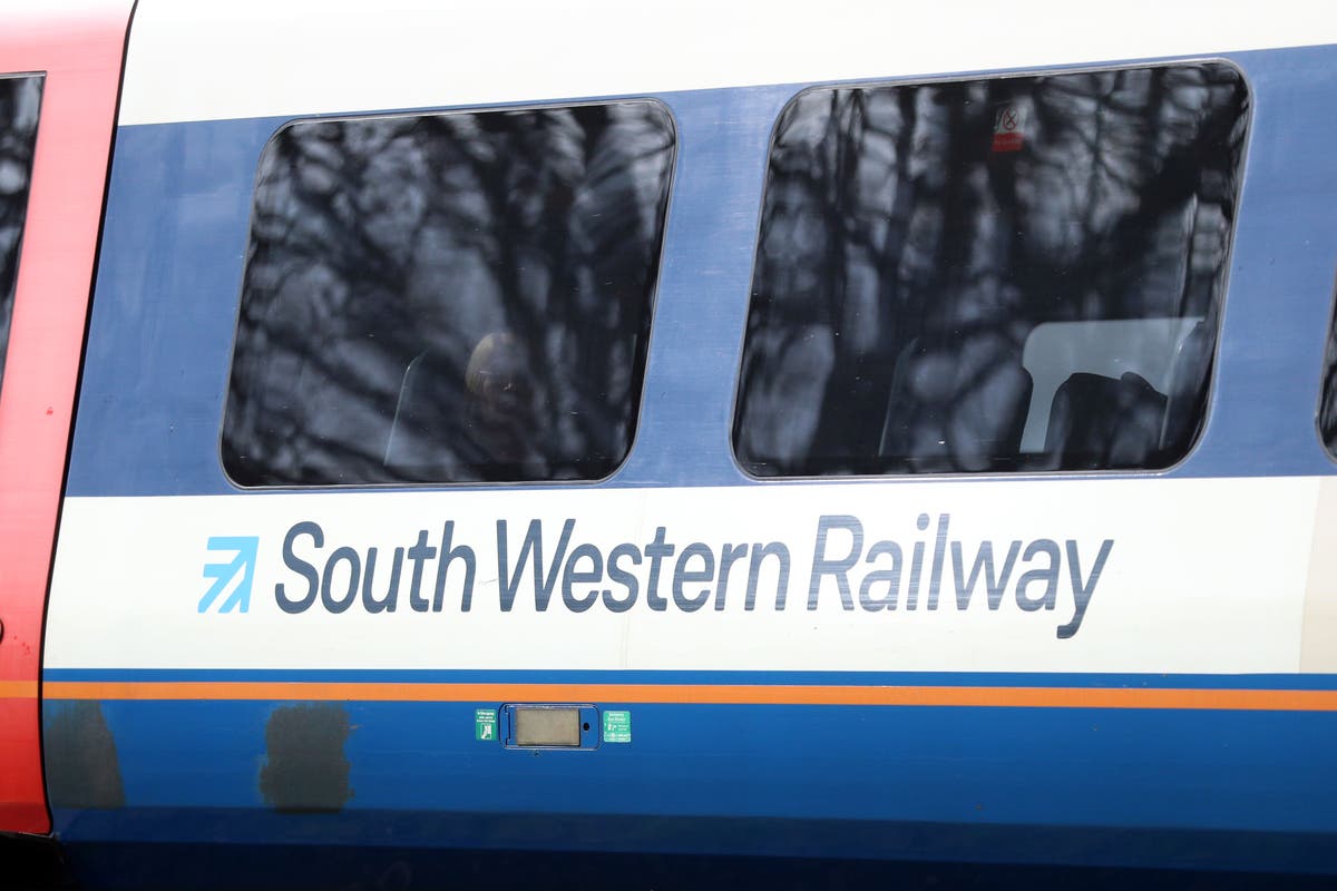 Travel chaos for South Western rail passengers after signalling problem