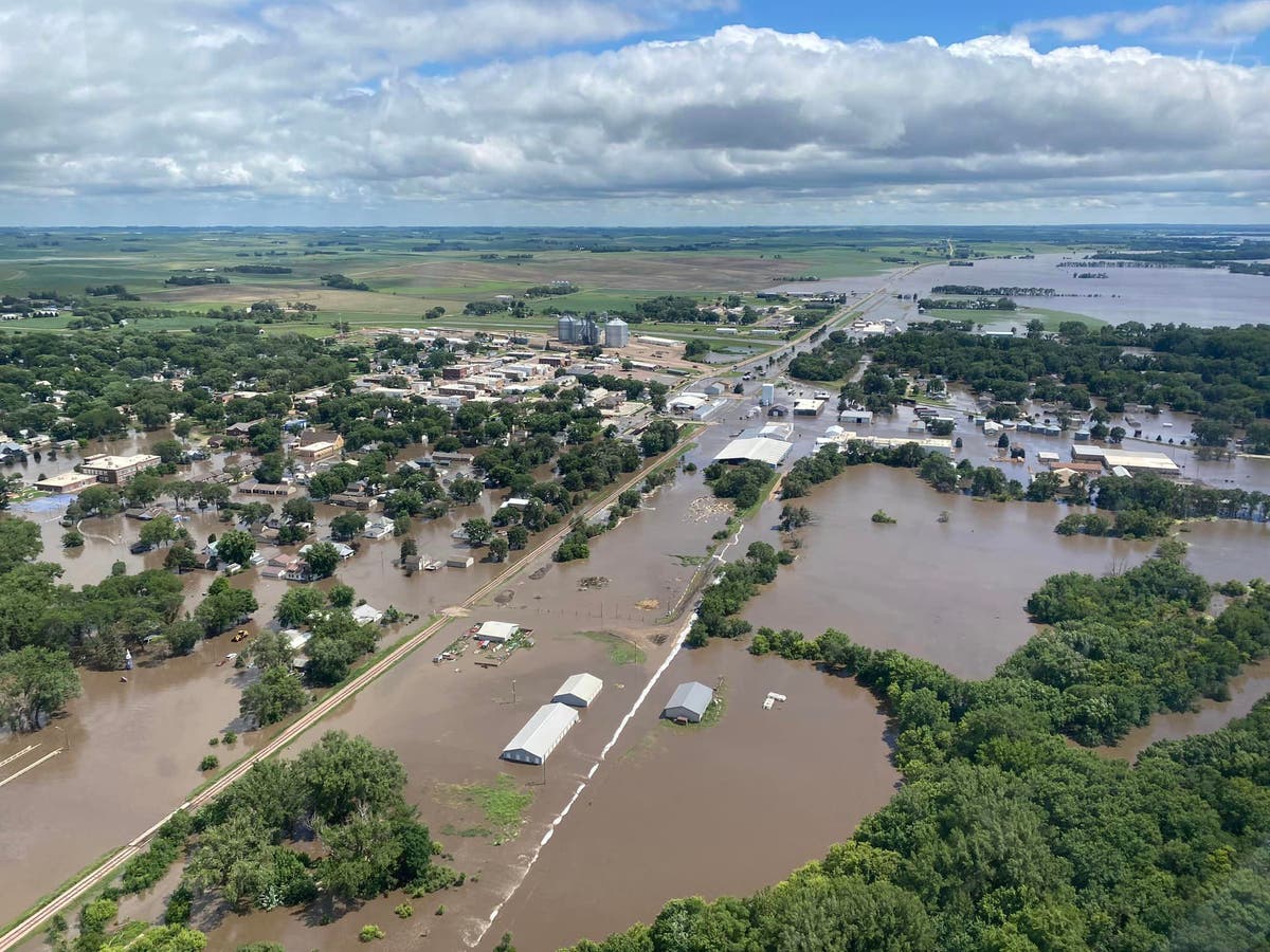 Helicopters sent to rescue people amid heavy flooding in Iowa | The ...