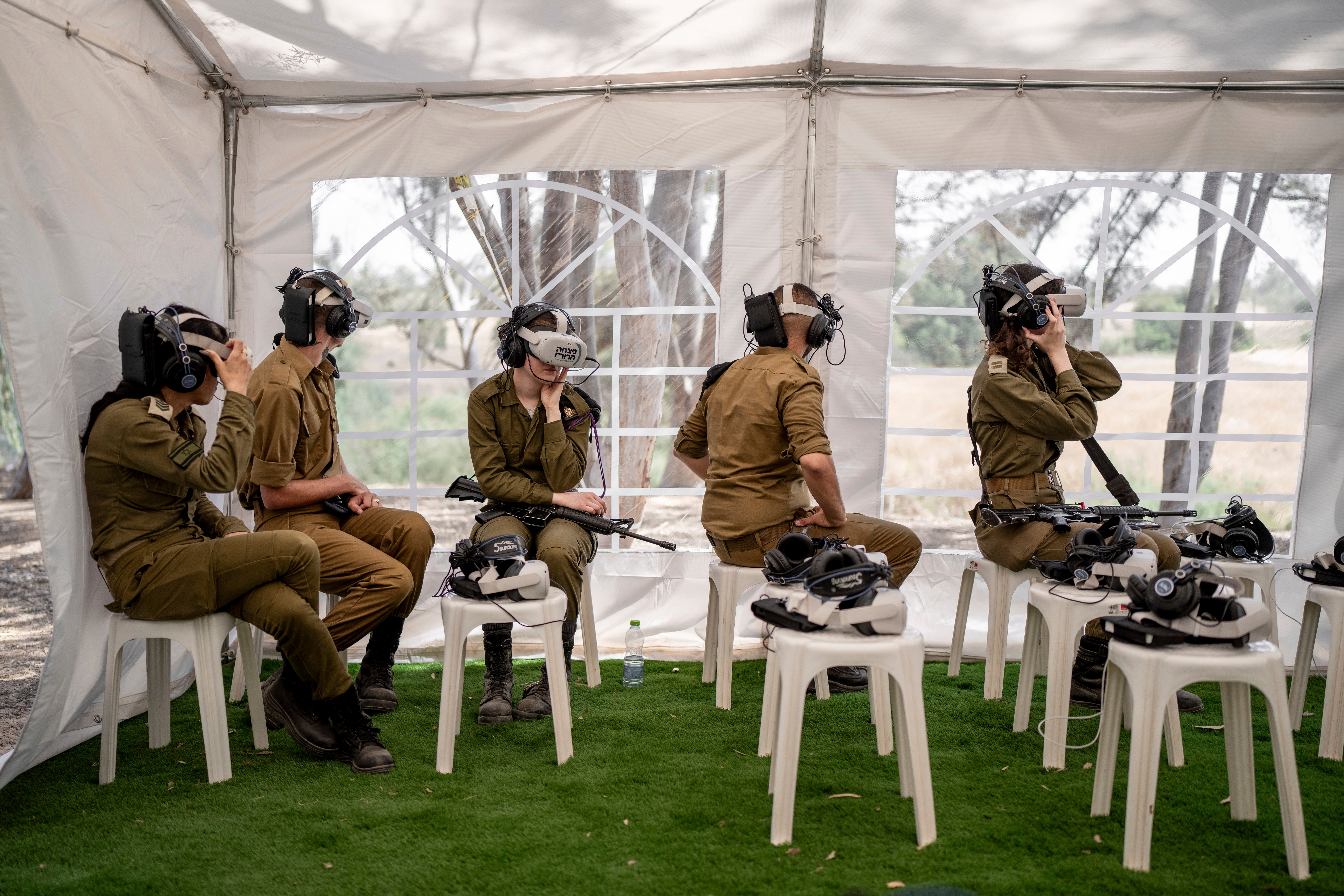 Israeli soldiers watch a virtual tour of the destruction of the aftermath of the October 7 Hamas attack