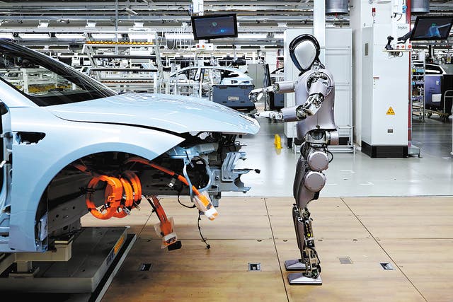 <p>A humanoid robot of UBTech Robotics works at an automobile factory in Hefei, Anhui province</p>