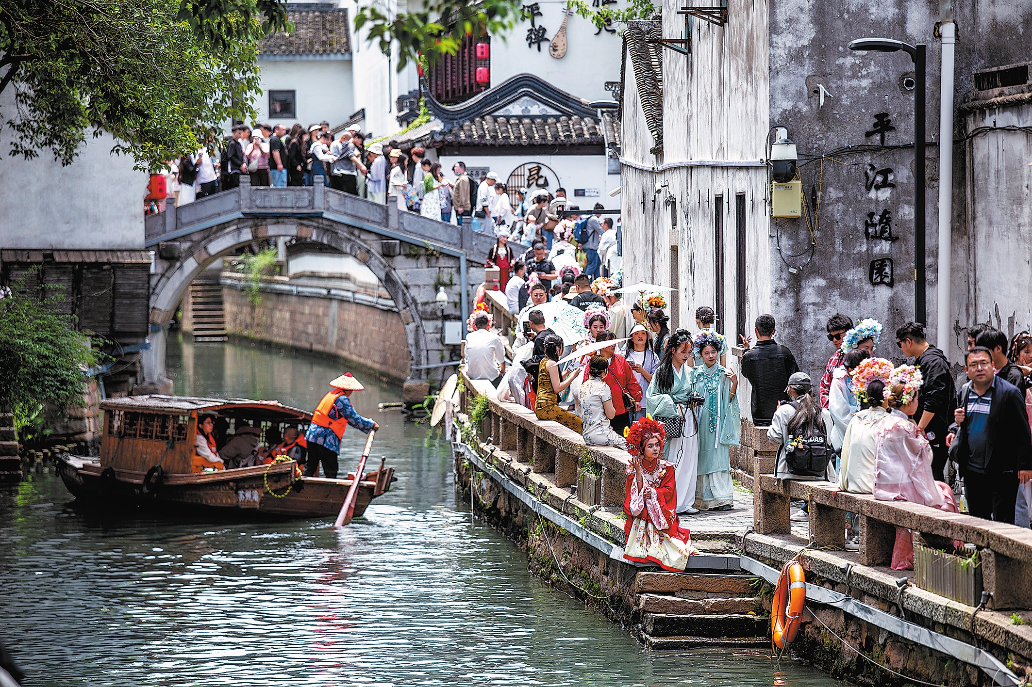 Tourists flock to the Pingjiang block neighbourhood in Suzhou during the May Day holiday