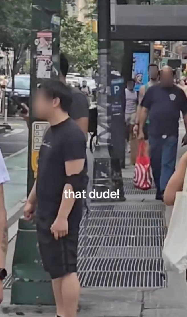 The bothered woman exposed the man who insulted her outfit