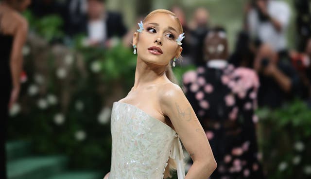 <p>Ariana Grande claims that serial killer Jeffrey Dahmer would be her dream dinner guest </p>