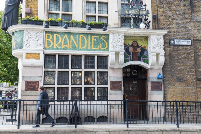 <p>You’ll pop into the art nouveau Blackfriars for a pint on this London walking tour </p>