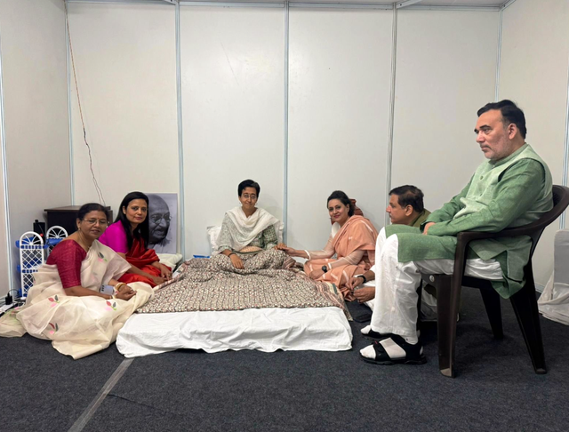 <p>Delhi’s water minister Atishi joined by parliamentarians from Trinamool Congress during her hunger strike over water crisis </p>