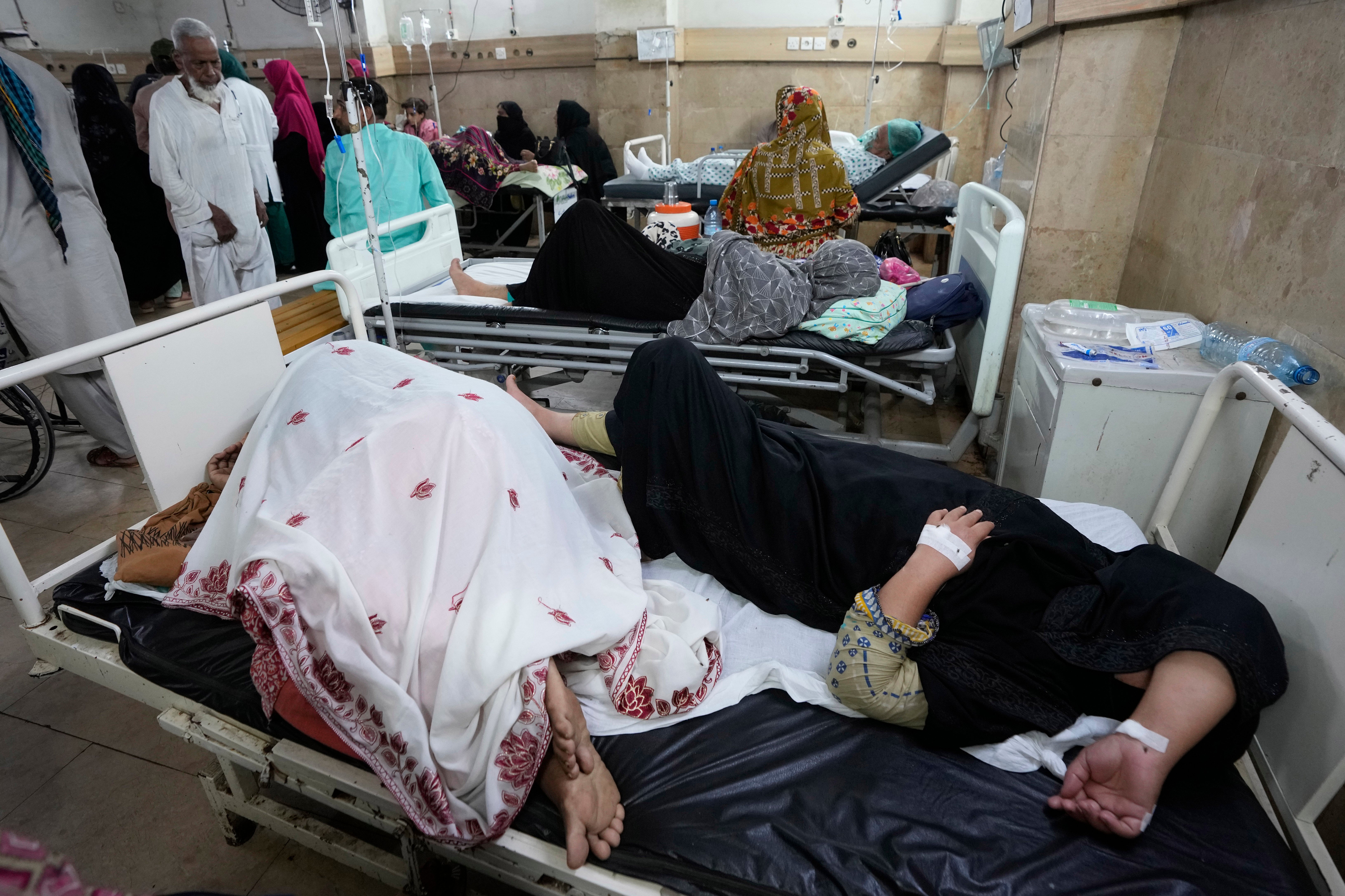 Heatstroke patients receive treatment at a hospital in Karachi, Pakistan