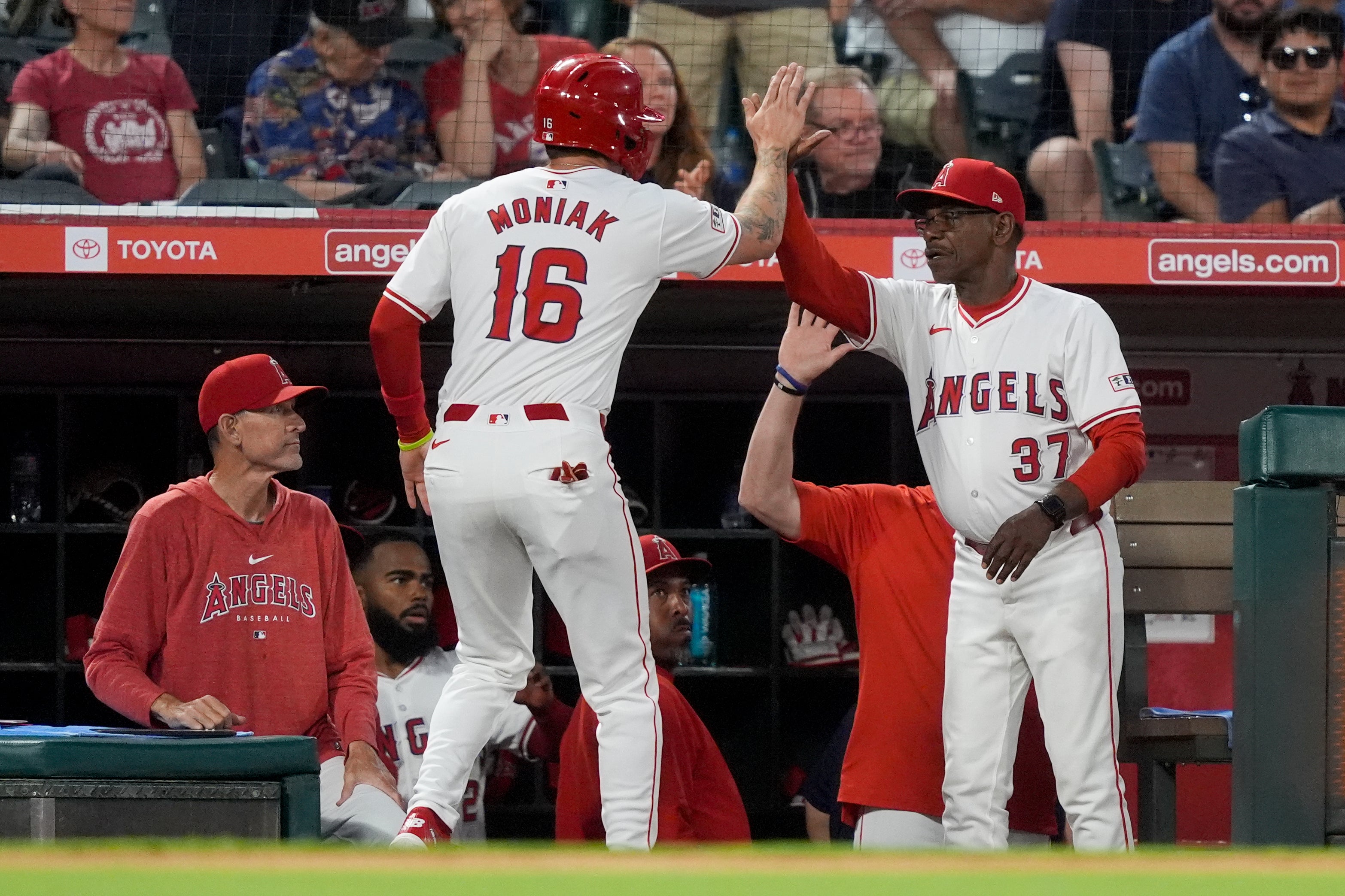 ATLÉTICOS-ANGELINOS