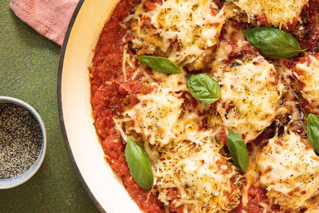 <p>Chicken parm originated in the northeast US from Italian immigrants </p>