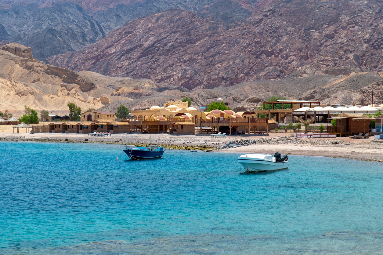 Tamara lives in Dahab, Egypt, where temperatures are often in the 40s