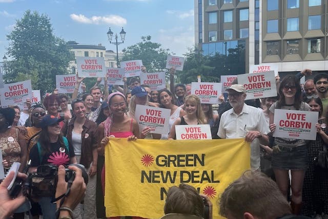 <p>Jeremy Corbyn posing with activists from Green New Deal </p>