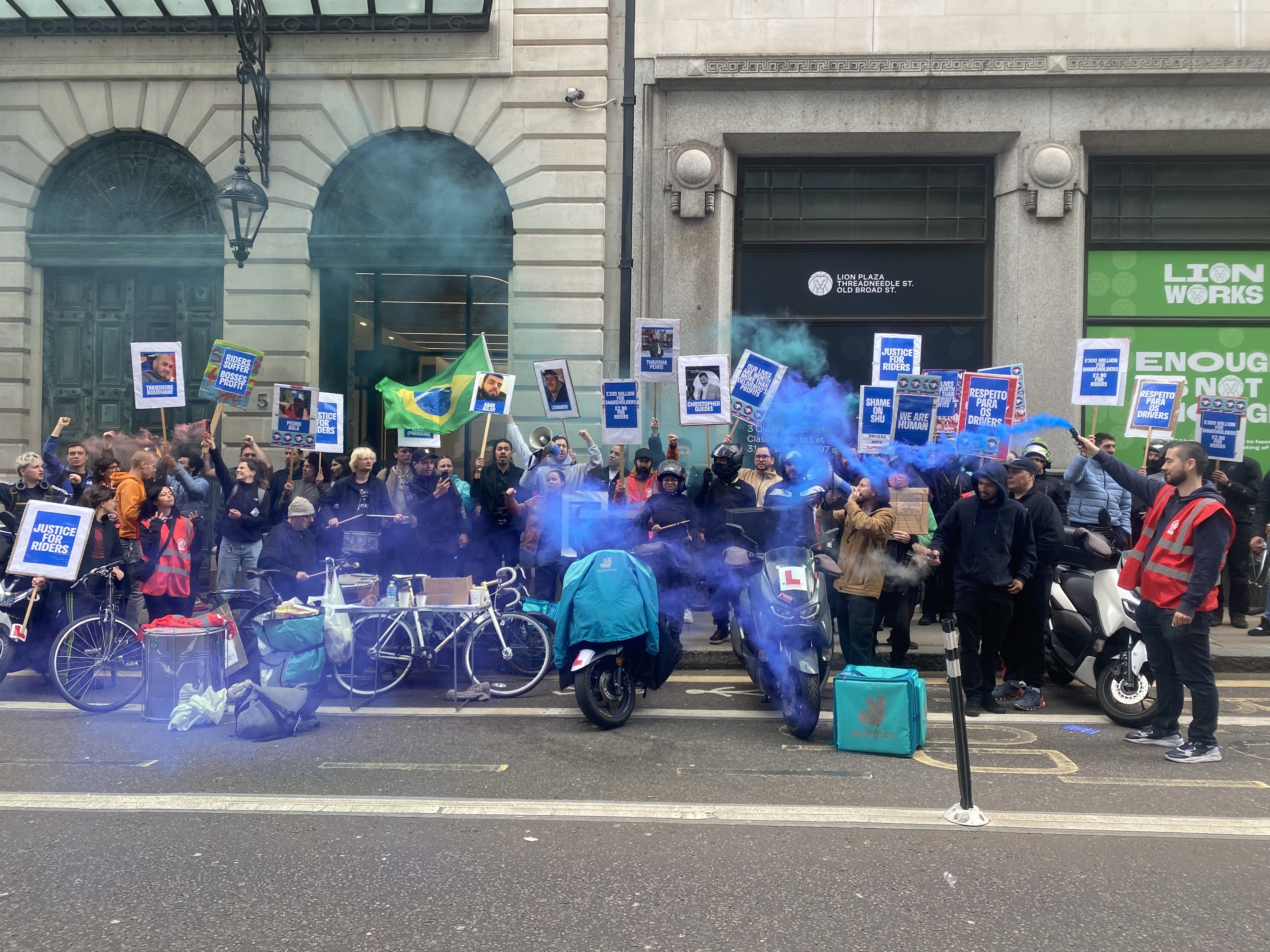 Deliveroo drivers protested outside the offices of London law firm White & Case as the Deliveroo AGM took place inside (Rebecca Speare-Cole/PA)