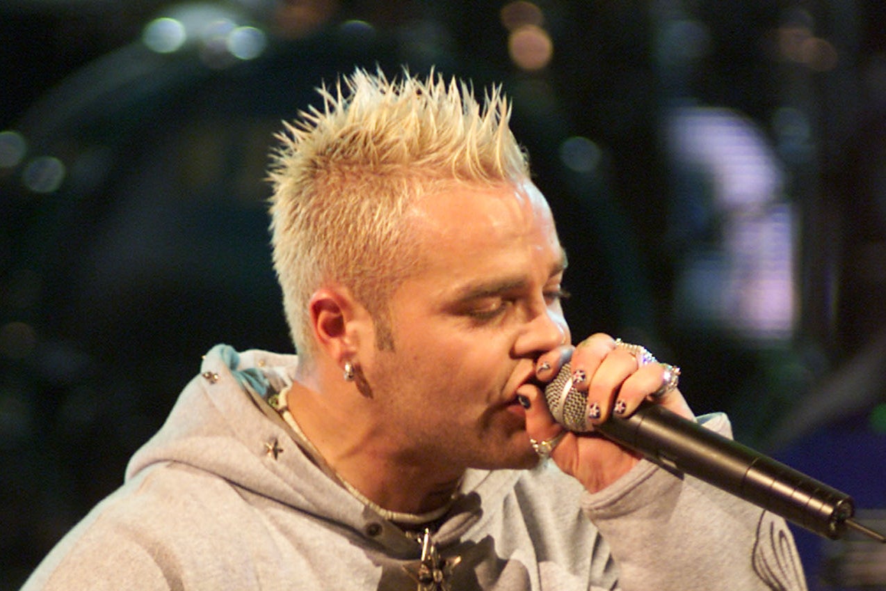 Shifty Shellshock performing in Los Angeles in 2001