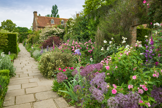 <p>The ‘epitome of the English garden’: the Rose Garden at Sissinghurst Castle</p>