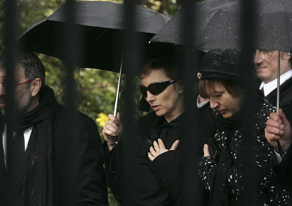 Marina Litvinenko attends the funeral of her husband, former Russian spy Alexander Litvinenko, on 7 December 2006 at Highgate cemetery in London