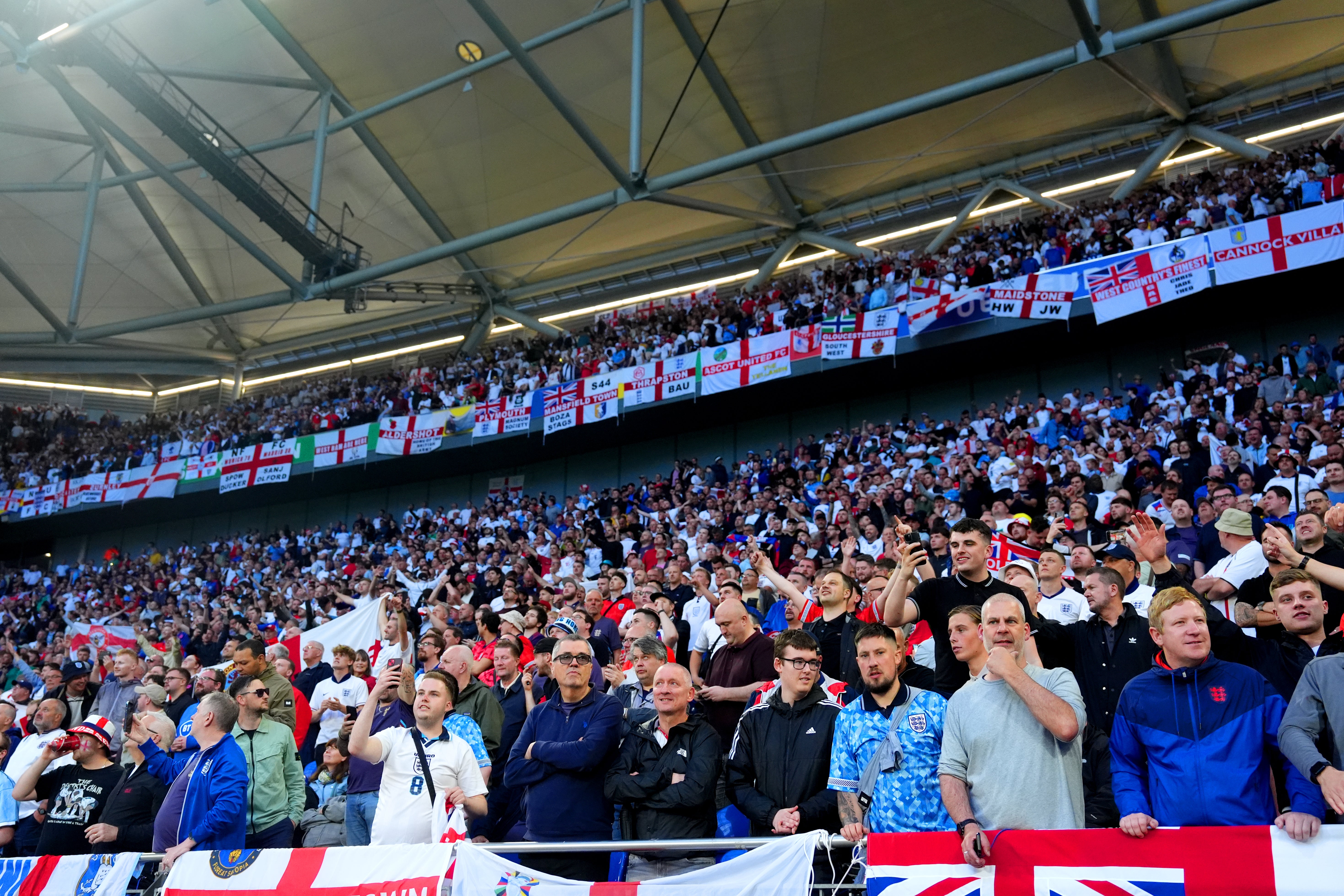 pa ready, england, gelsenkirchen, slovakia, serbia, england fans to be served normal-strength beers during euro 2024 last-16 match