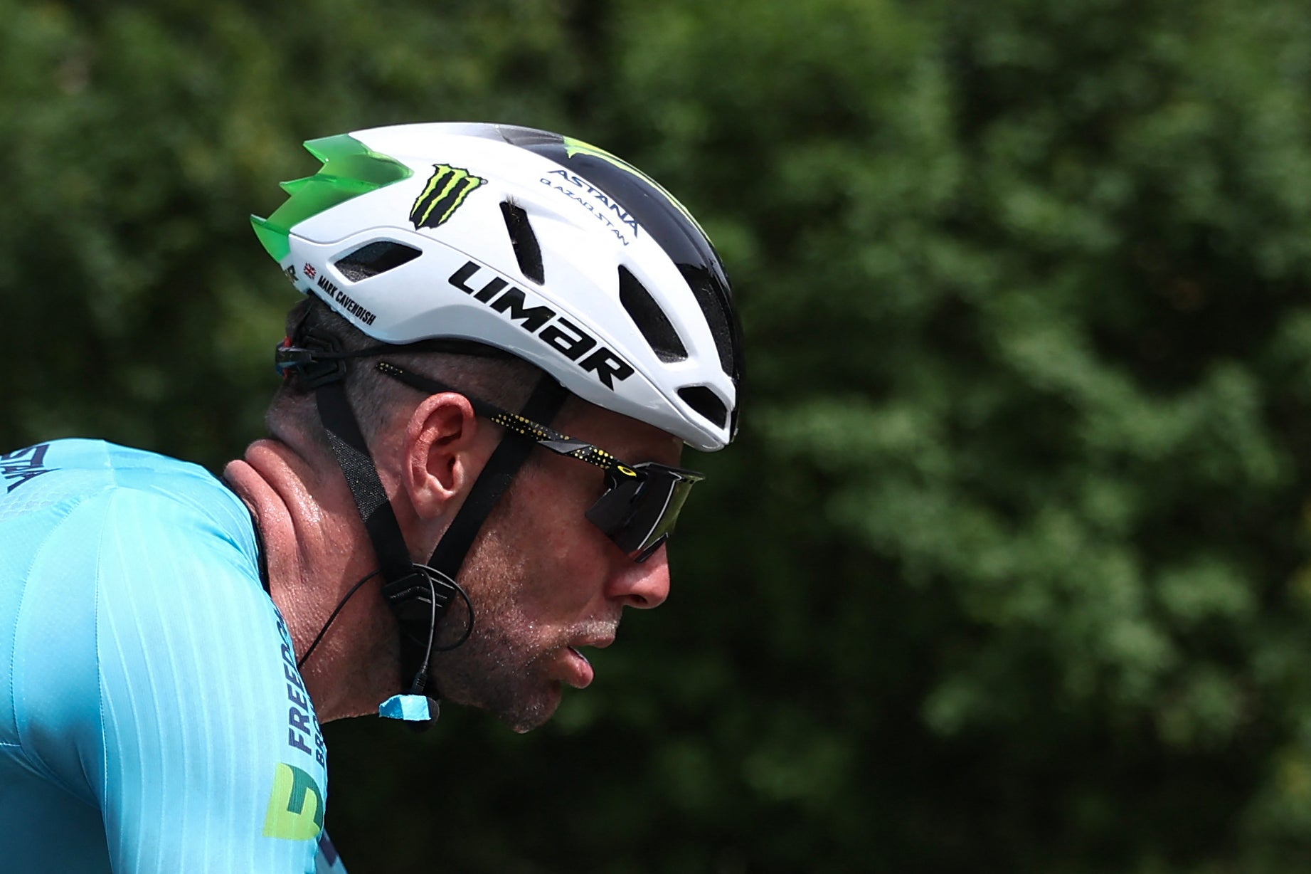 Mark Cavendish suffered in the heat on stage one