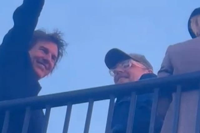 <p>Watch: Tom Cruise and Simon Pegg enjoy Glastonbury crowd singalong.</p>