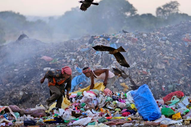 APTOPIX Climate India Heat Garbage Pickers