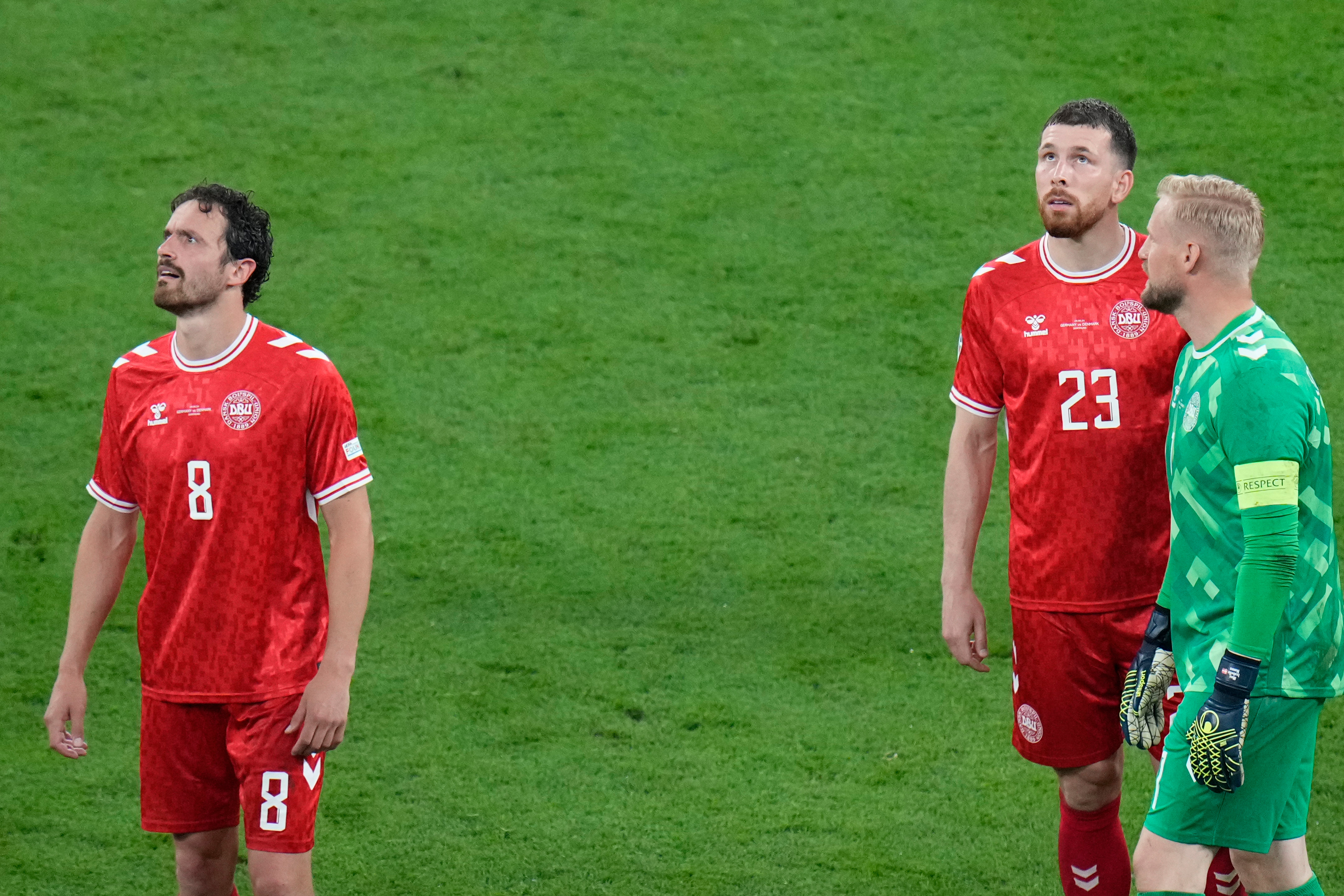 Denmark’s Thomas Delaney, left, and Denmark’s Pierre-Emile Hojbjerg, center, look up to the stadium roof during