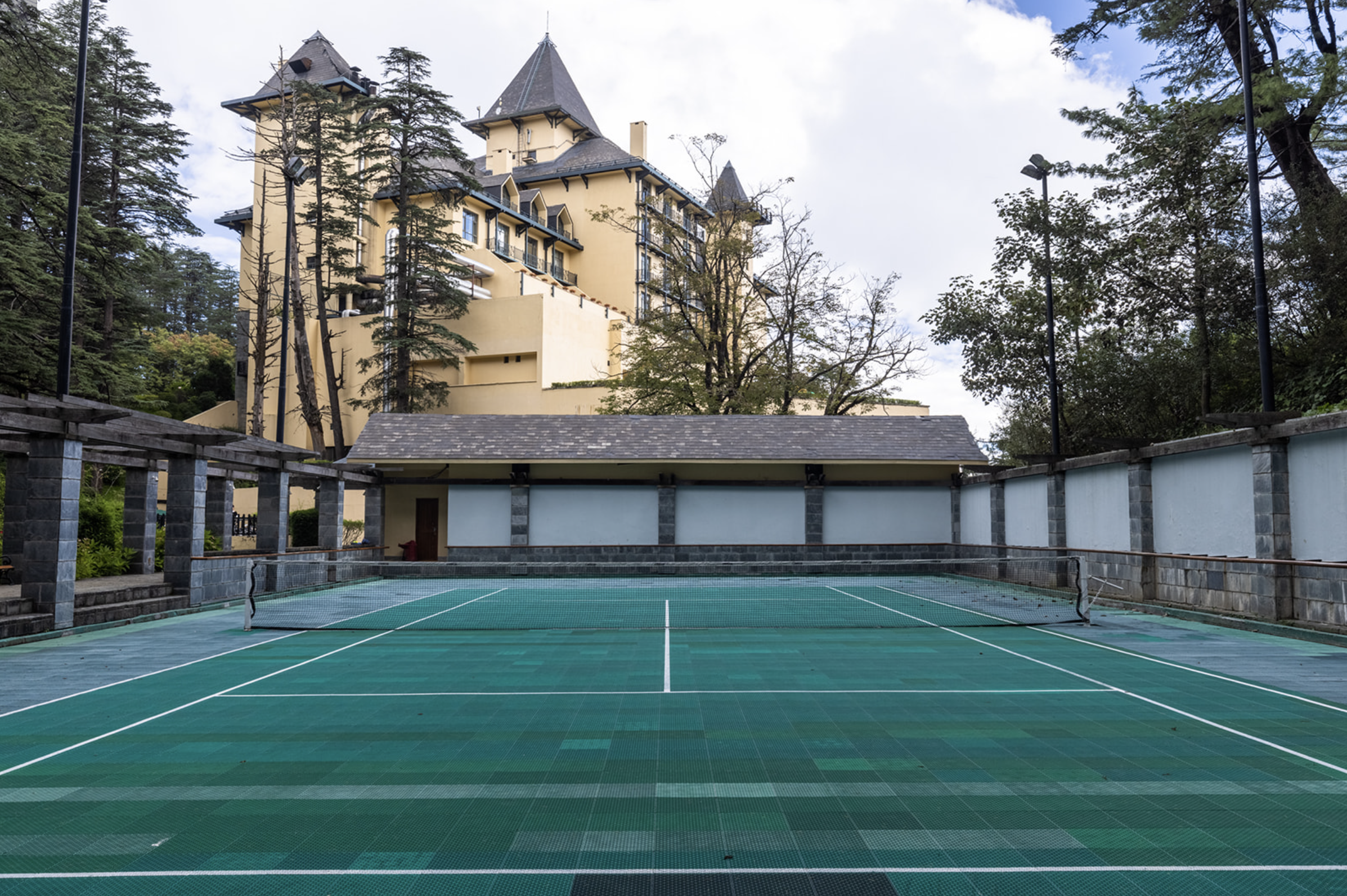 The hotel is set in 22 acres of pine and cedar woods, so playing tennis here is a serene experience
