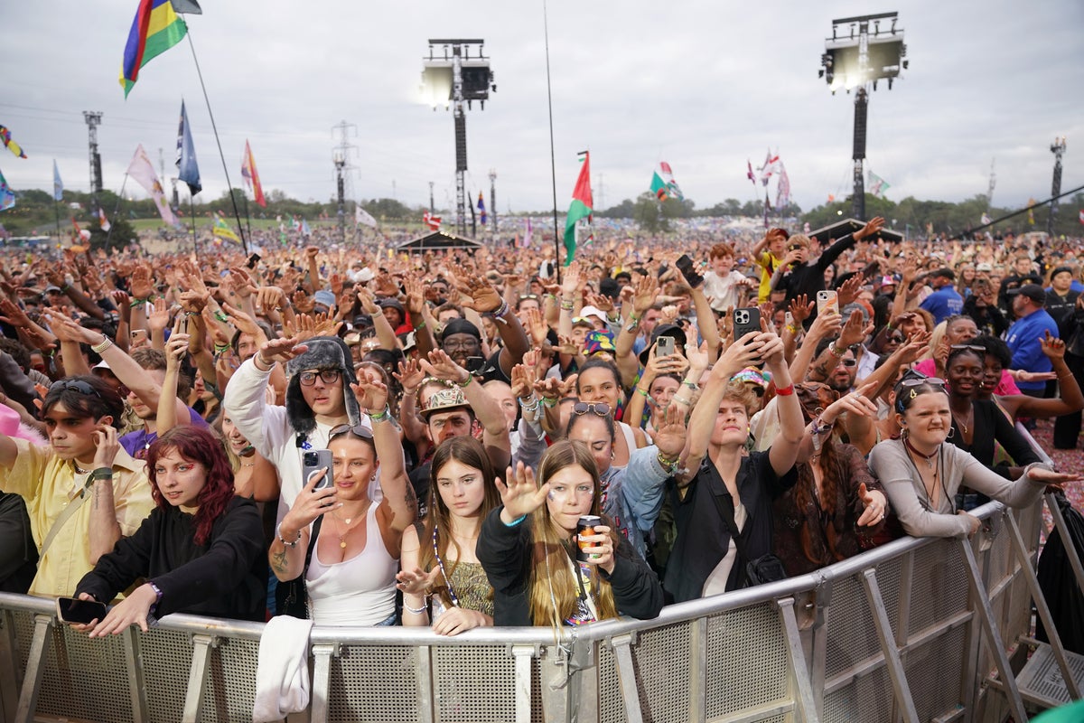 Glastonbury attendees criticise organisers for ‘dangerous’ staging mishaps