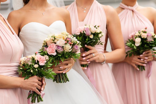 bridesmaids, bride, expenses, reddit, bride praised for replacing maid of honor after she refused to buy dress