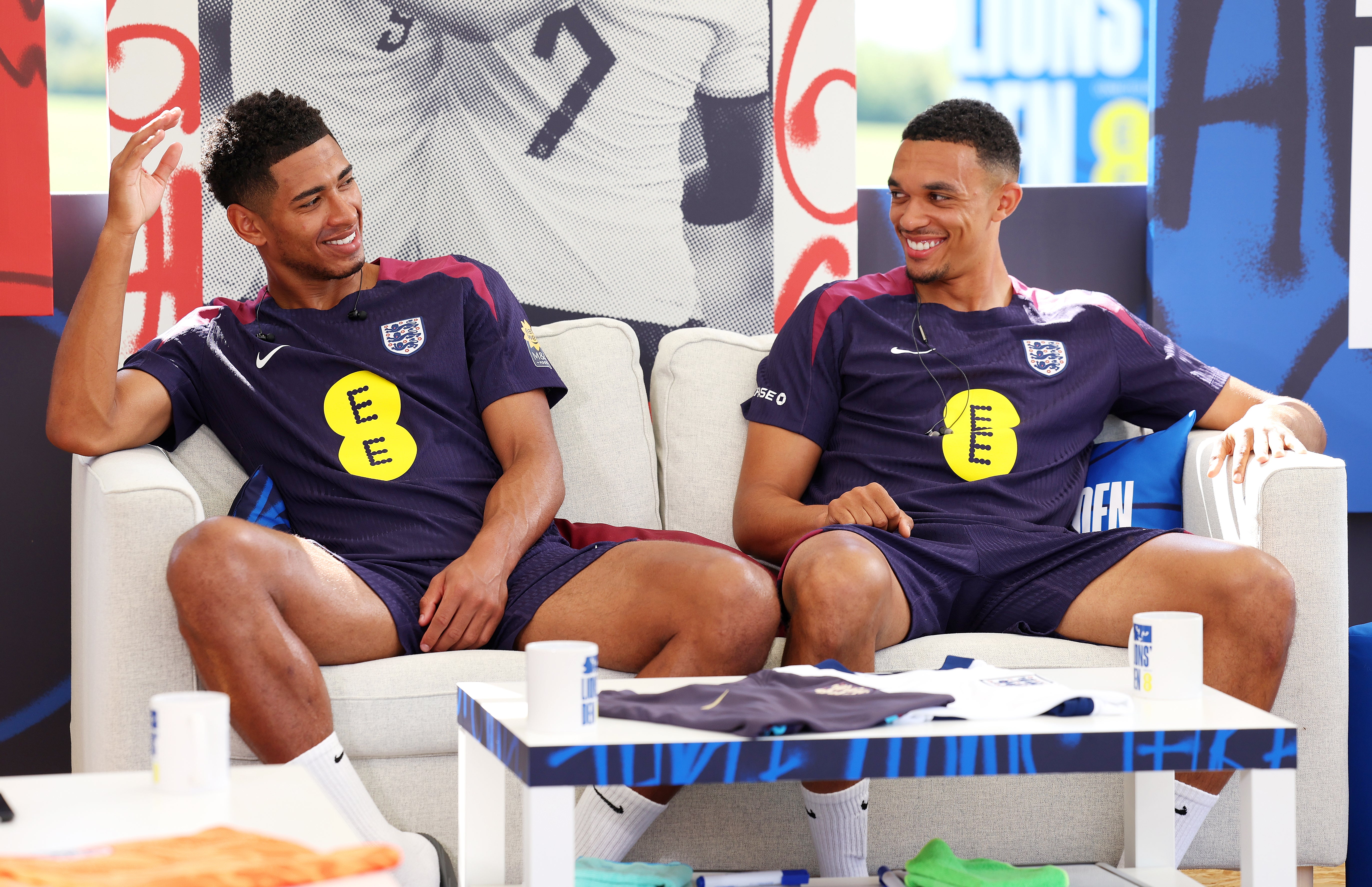Alexander-Arnold and Bellingham relax at England’s training base