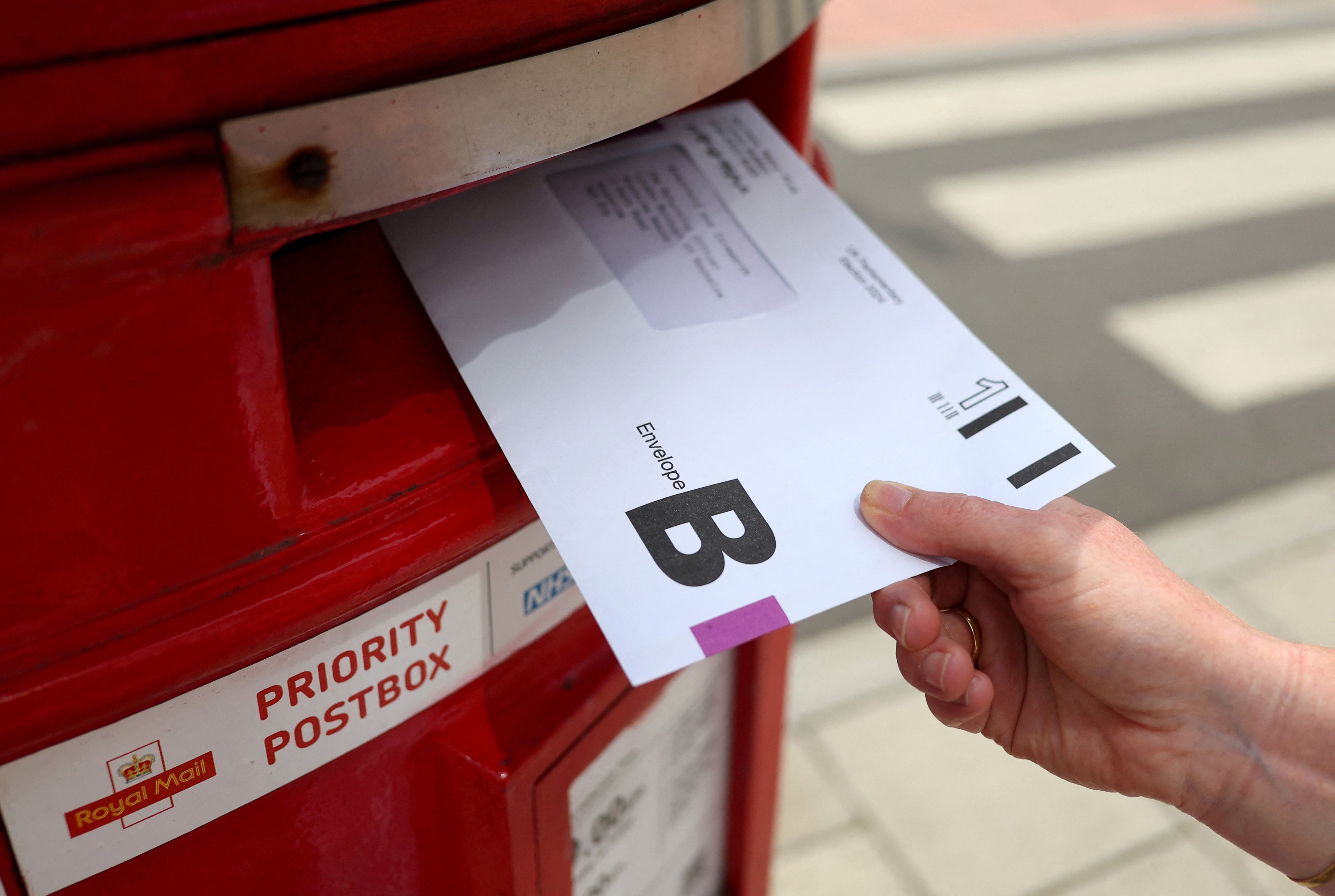 pa ready, kevin hollinrake, royal mail, maria caulfield, kevin, john swinney, government, rishi sunak, local government association, delays to postal vote delivery being urgently investigated, says minister