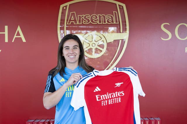 <p>Arsenal unveil new signing Mariona Caldentey</p>