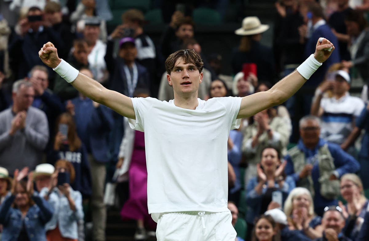 Wimbledon LIVE: Reaction as Draper wins in fifth set under roof