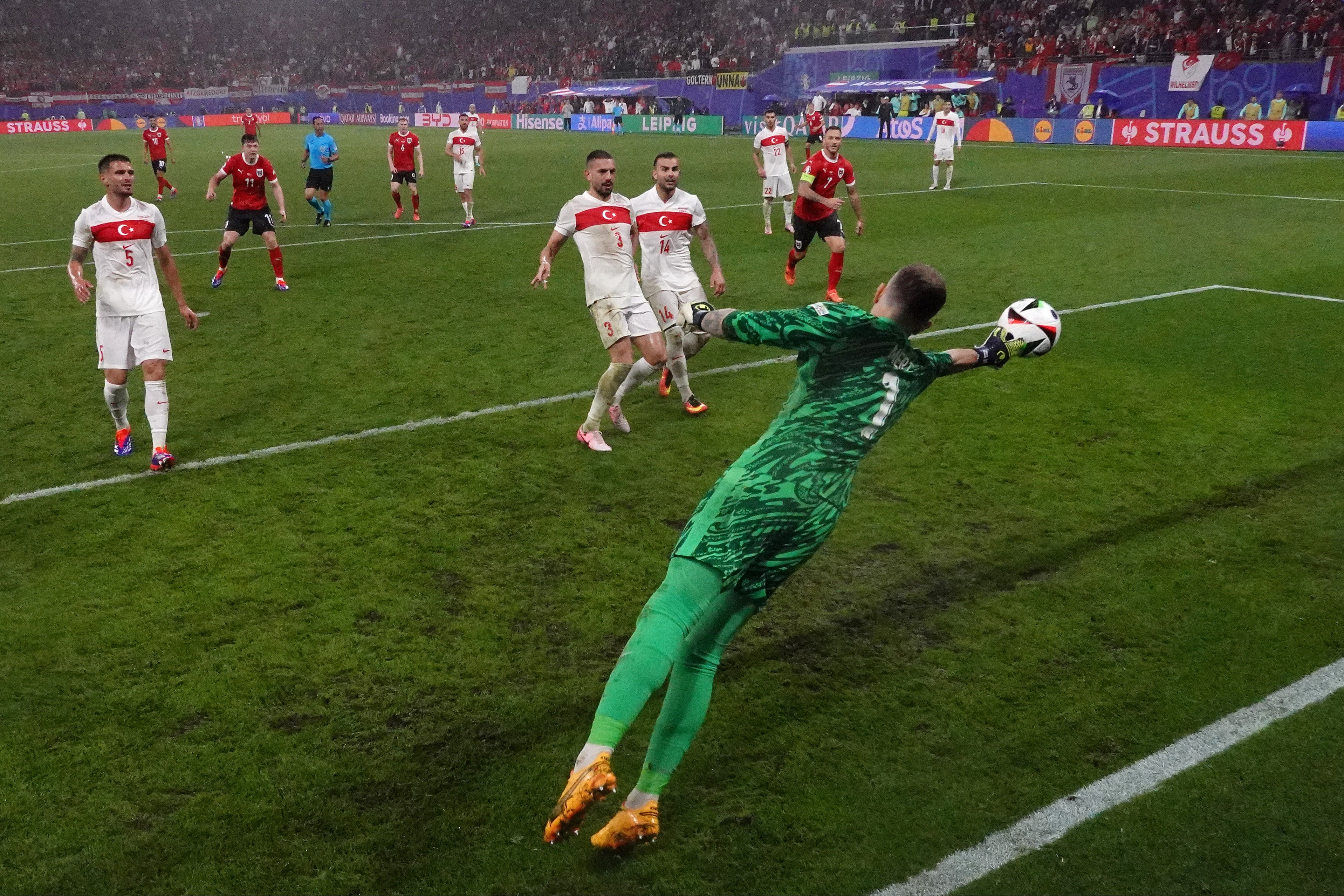 Mert Gunok’s crucial save helped Turkey reach the Euro 2024 quarter-finals