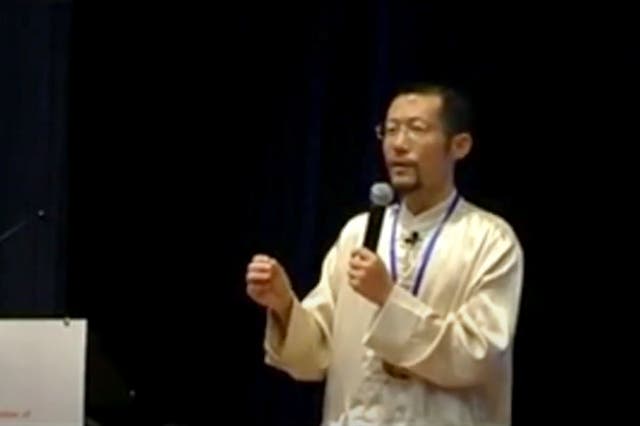 <p>Hongchi Xiao speaking on Paida Lajin therapy</p>