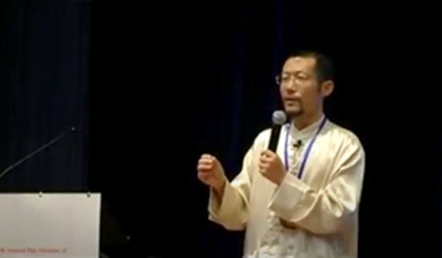 <p>Hongchi Xiao speaking on Paida Lajin therapy</p>