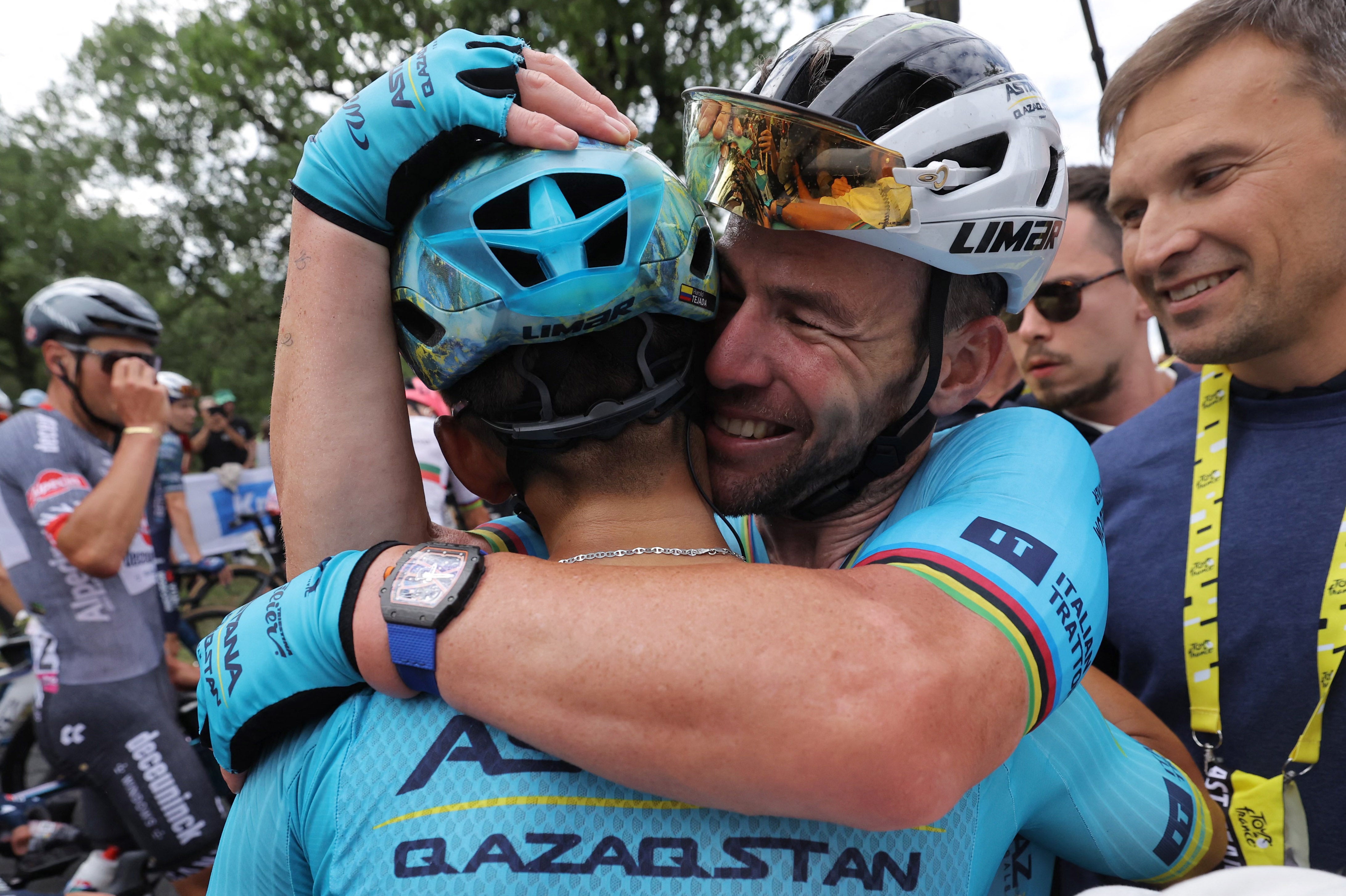 Cavendish embraced his teammates after victory