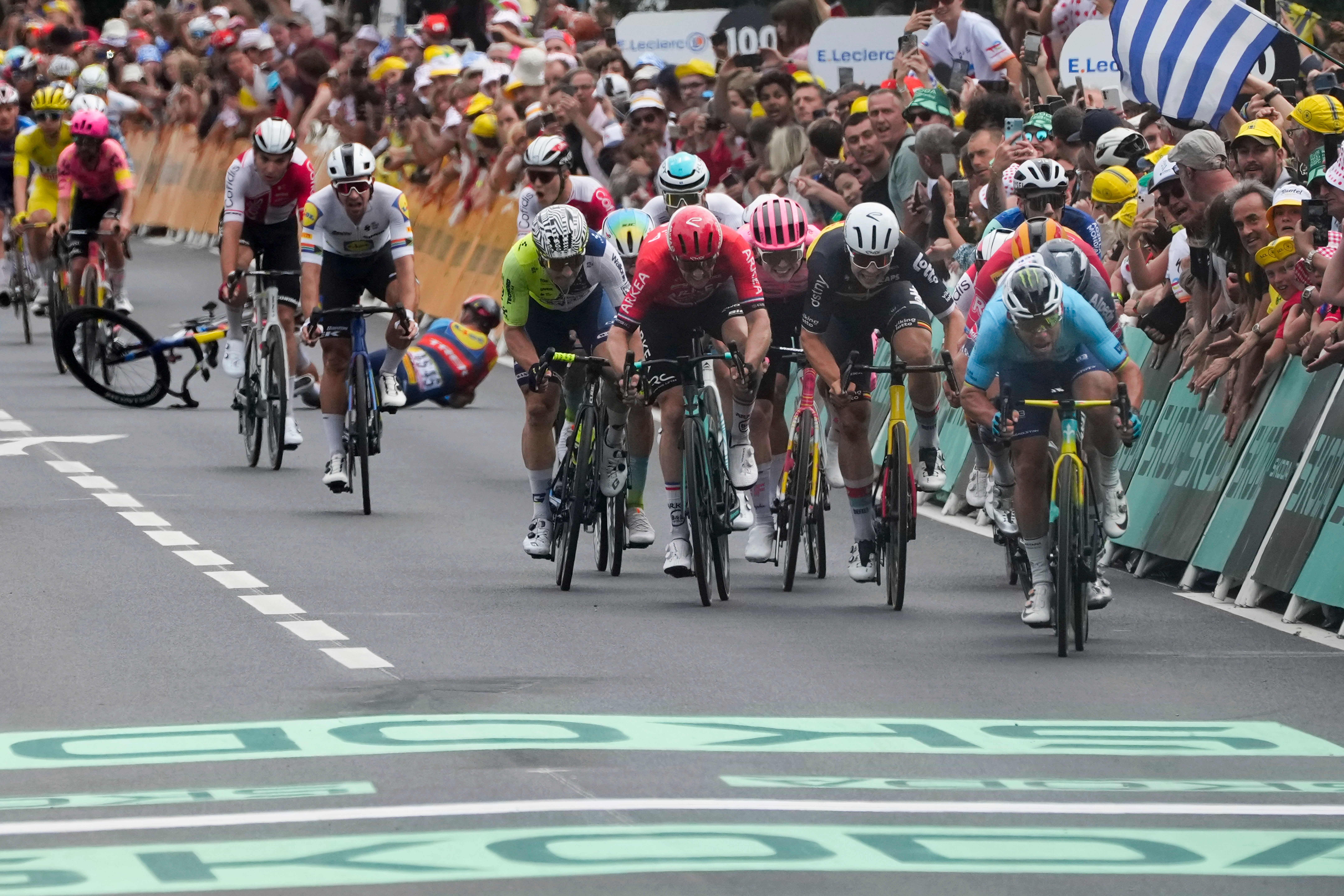 Mark Cavendish leads the sprinters to the line