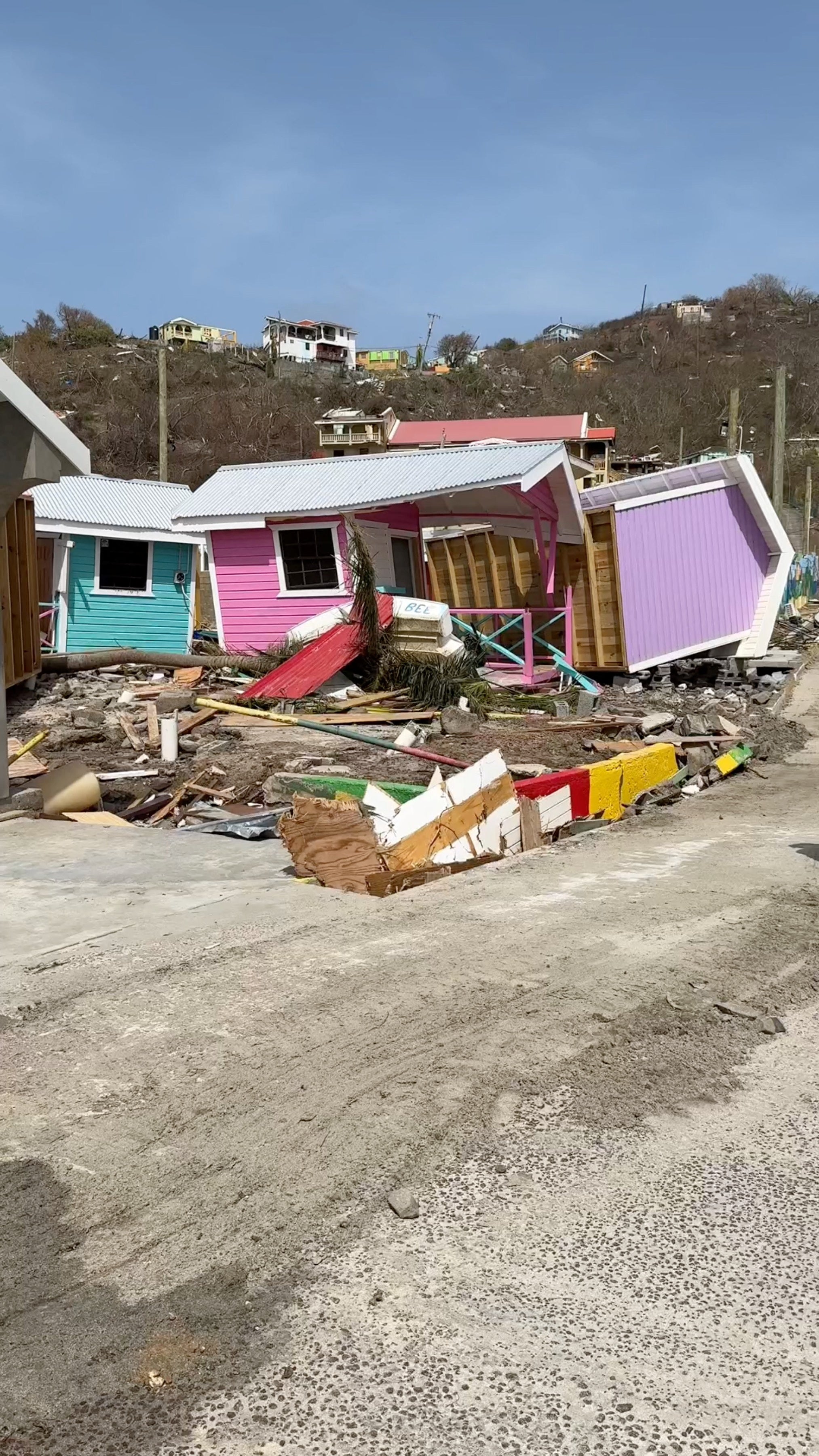 منظر يظهر الممتلكات المتضررة بعد مرور الإعصار بيريل، في بيتيت مارتينيك، غرينادا، 2 يوليو 2024