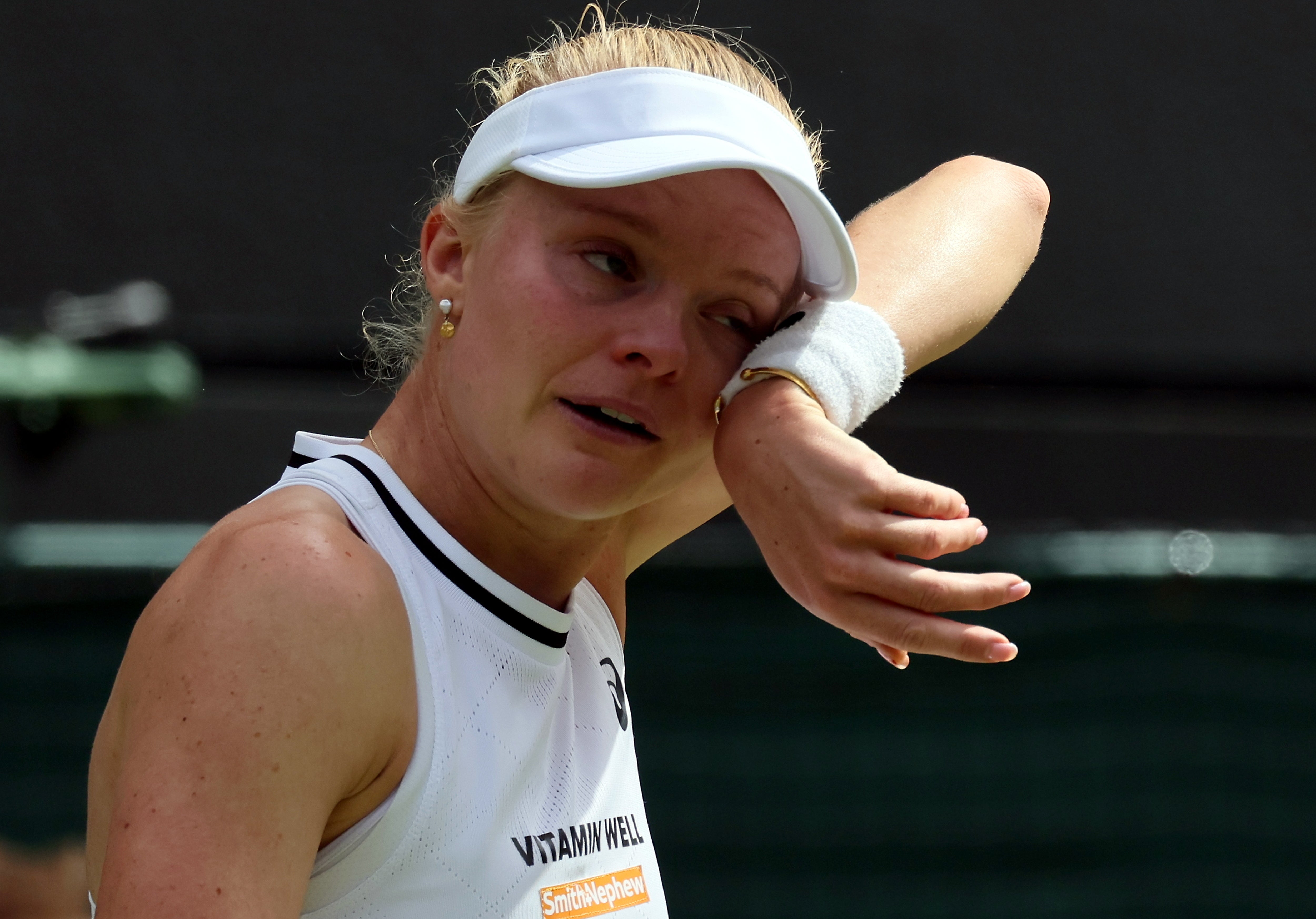 Harriet Dart wipes away tears during her match with Katie Boulter